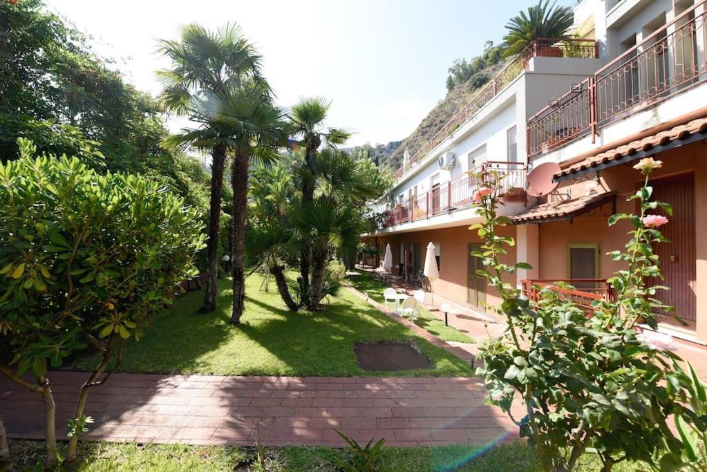 Beach Apartment Taormina Exterior photo